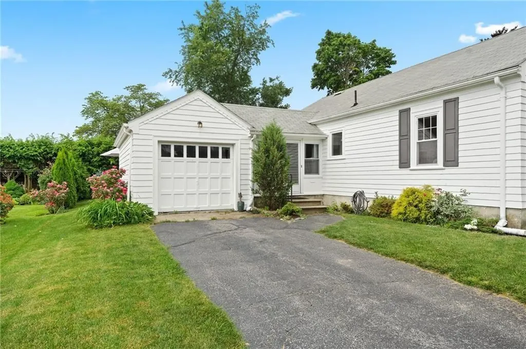 26 Coulters Road Cranston RI 02920