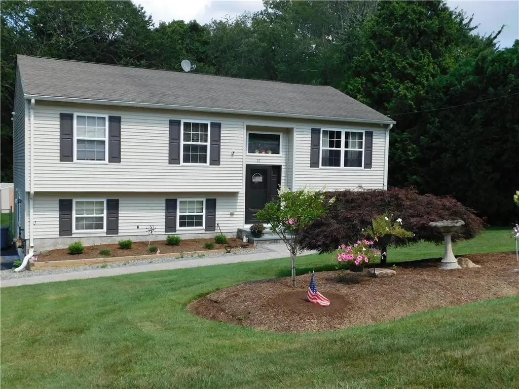 27 Nardolillo Street Johnston RI 02919