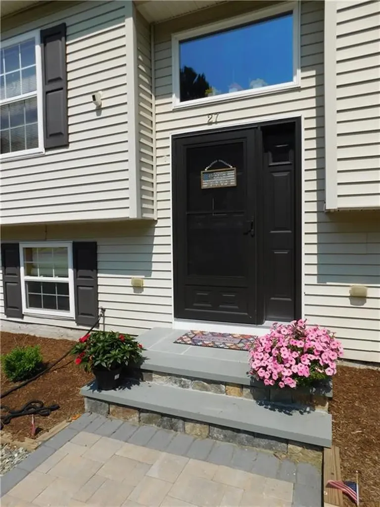 27 Nardolillo Street Johnston RI 02919