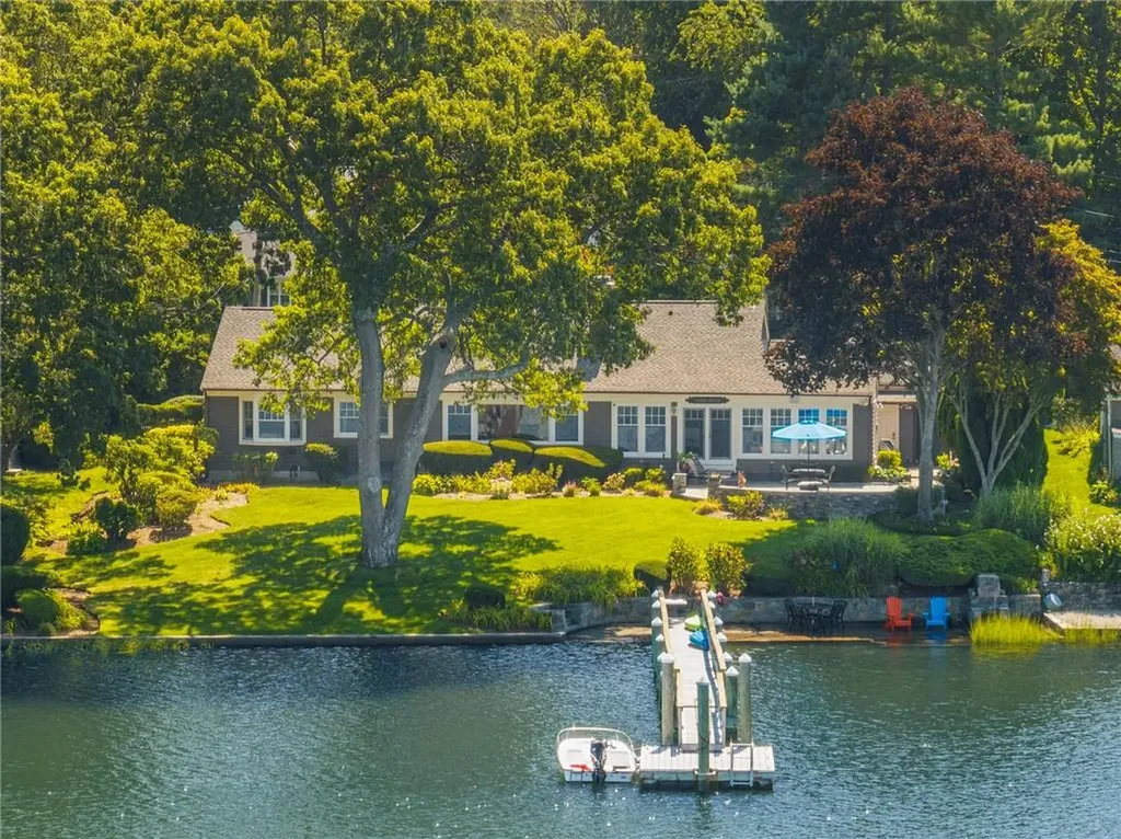 29 Riverside Drive Barrington RI 02806