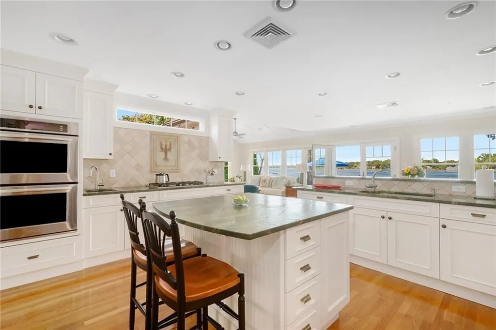29 Riverside Drive Barrington RI 02806