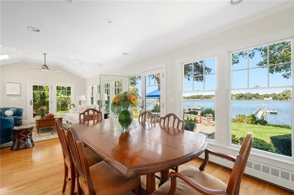 29 Riverside Drive Barrington RI 02806