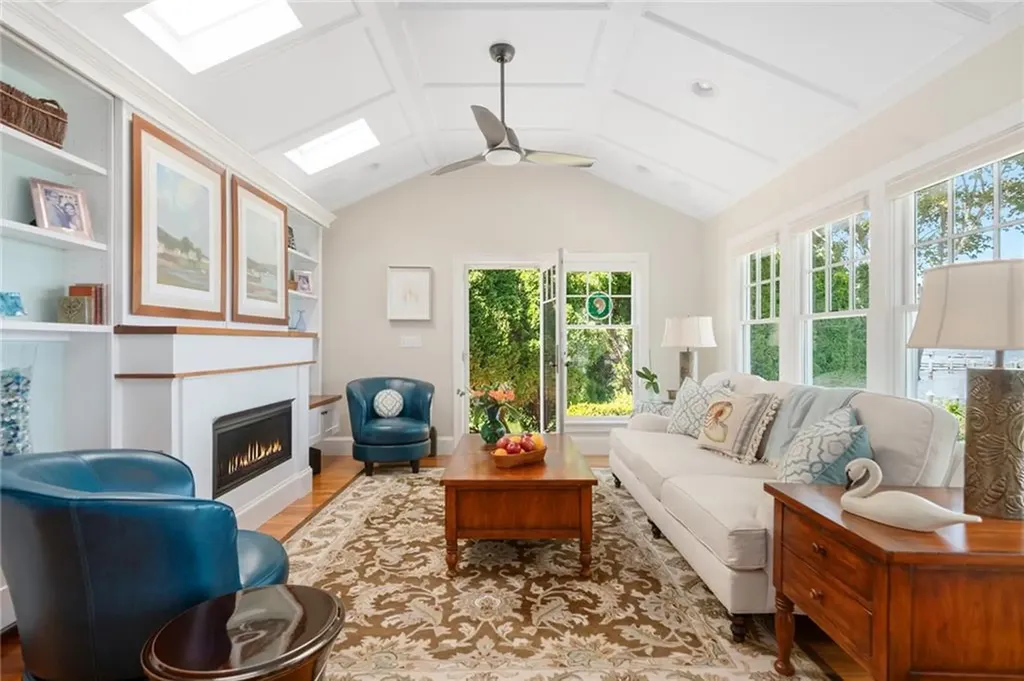 29 Riverside Drive Barrington RI 02806