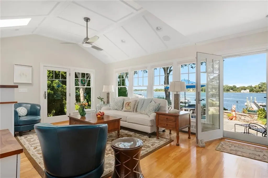 29 Riverside Drive Barrington RI 02806