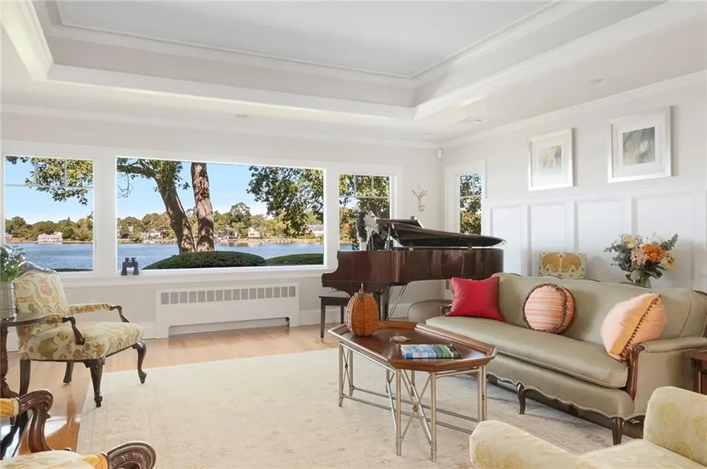 29 Riverside Drive Barrington RI 02806