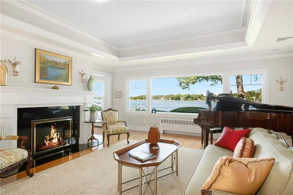 29 Riverside Drive Barrington RI 02806