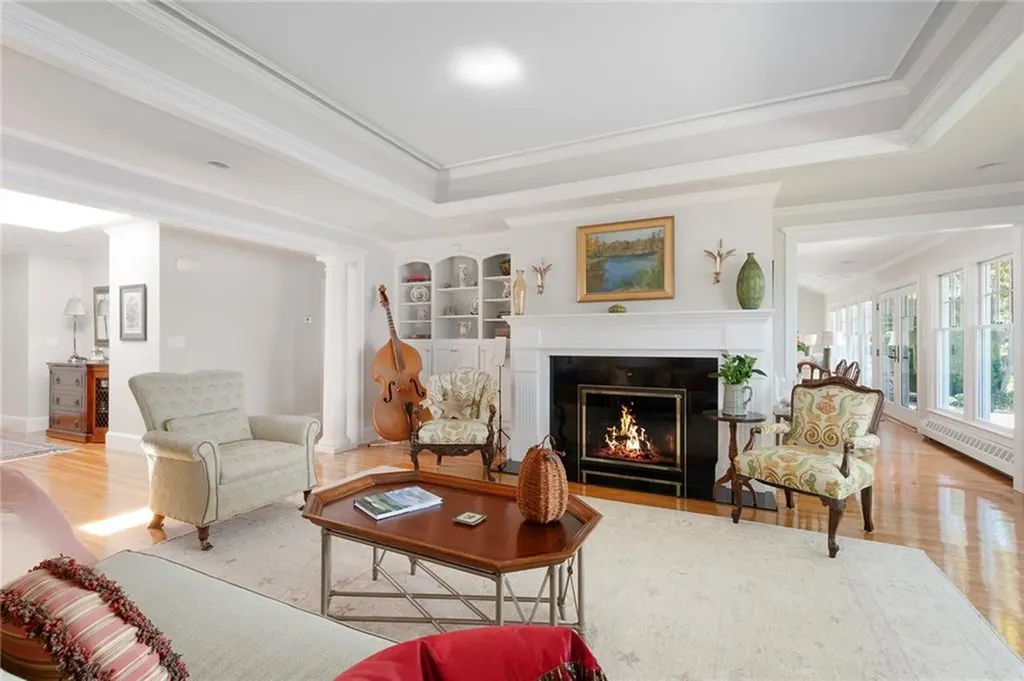 29 Riverside Drive Barrington RI 02806