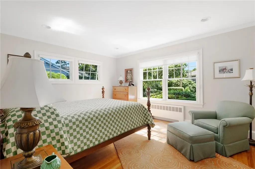 29 Riverside Drive Barrington RI 02806