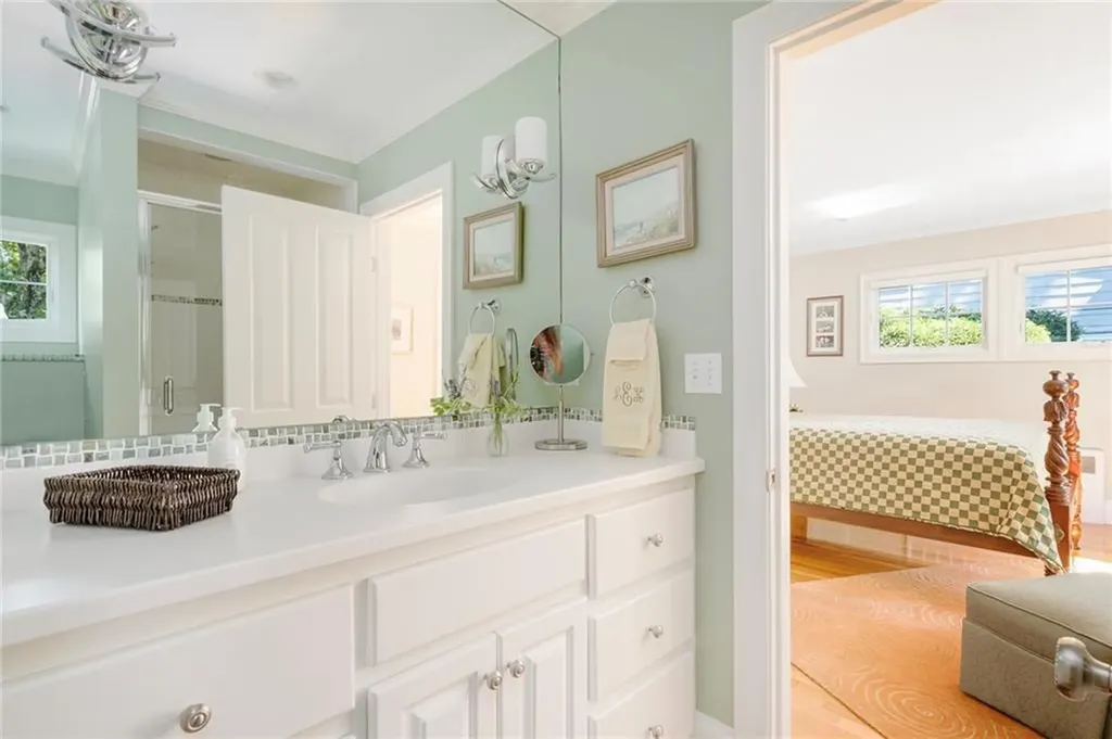 29 Riverside Drive Barrington RI 02806