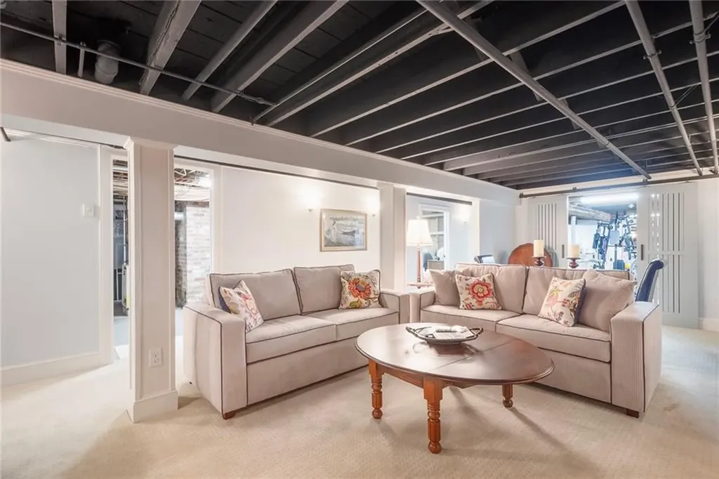 29 Riverside Drive Barrington RI 02806