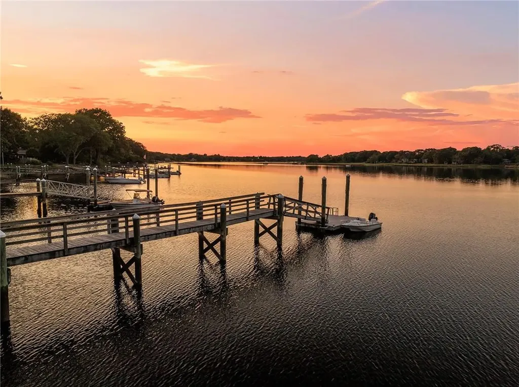 29 Riverside Drive Barrington RI 02806