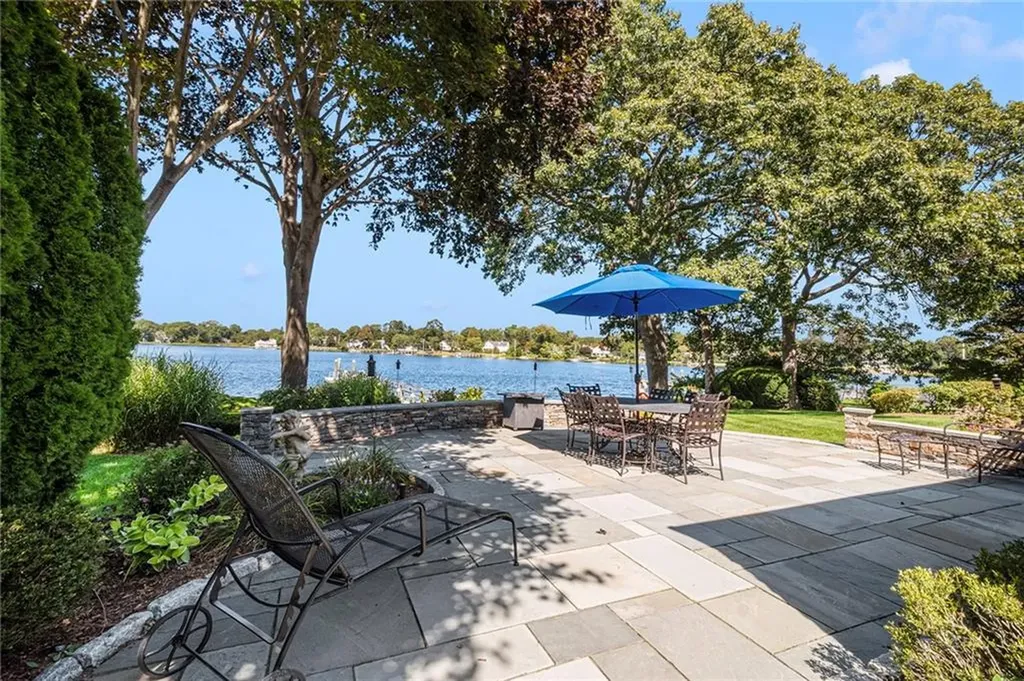 29 Riverside Drive Barrington RI 02806