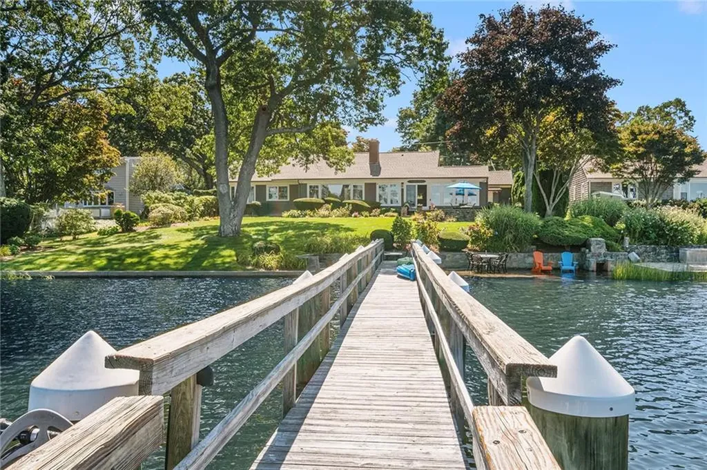 29 Riverside Drive Barrington RI 02806
