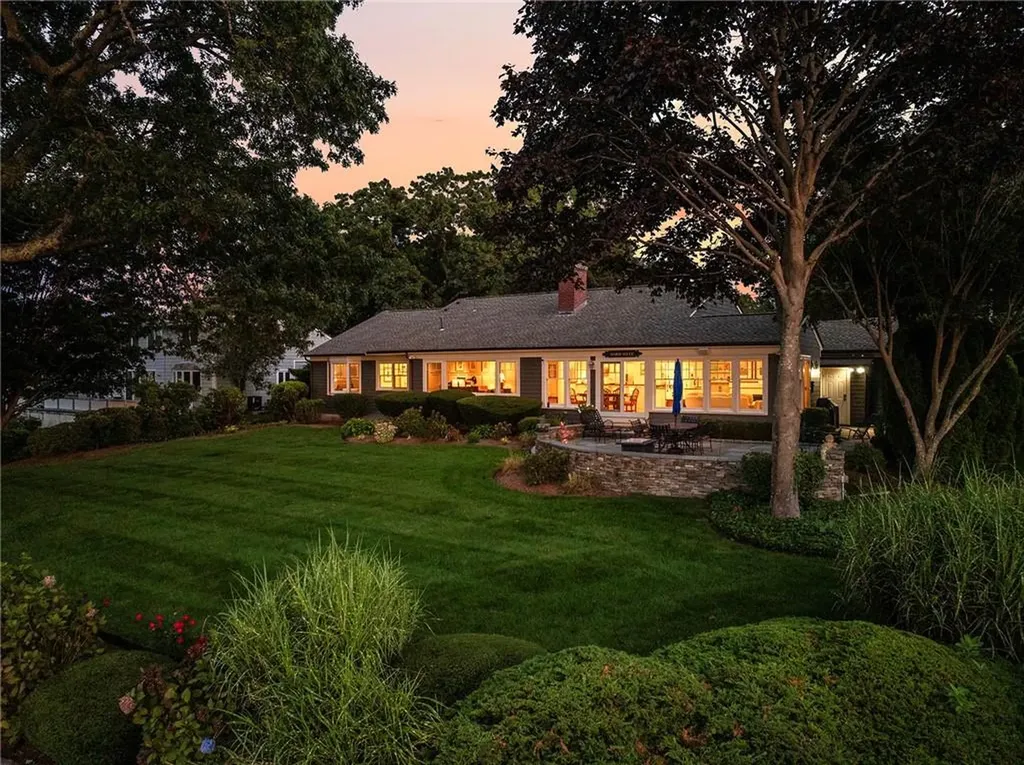 29 Riverside Drive Barrington RI 02806