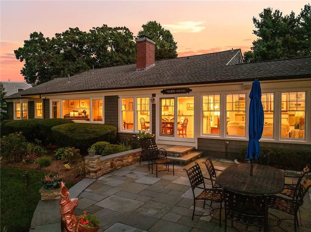 29 Riverside Drive Barrington RI 02806