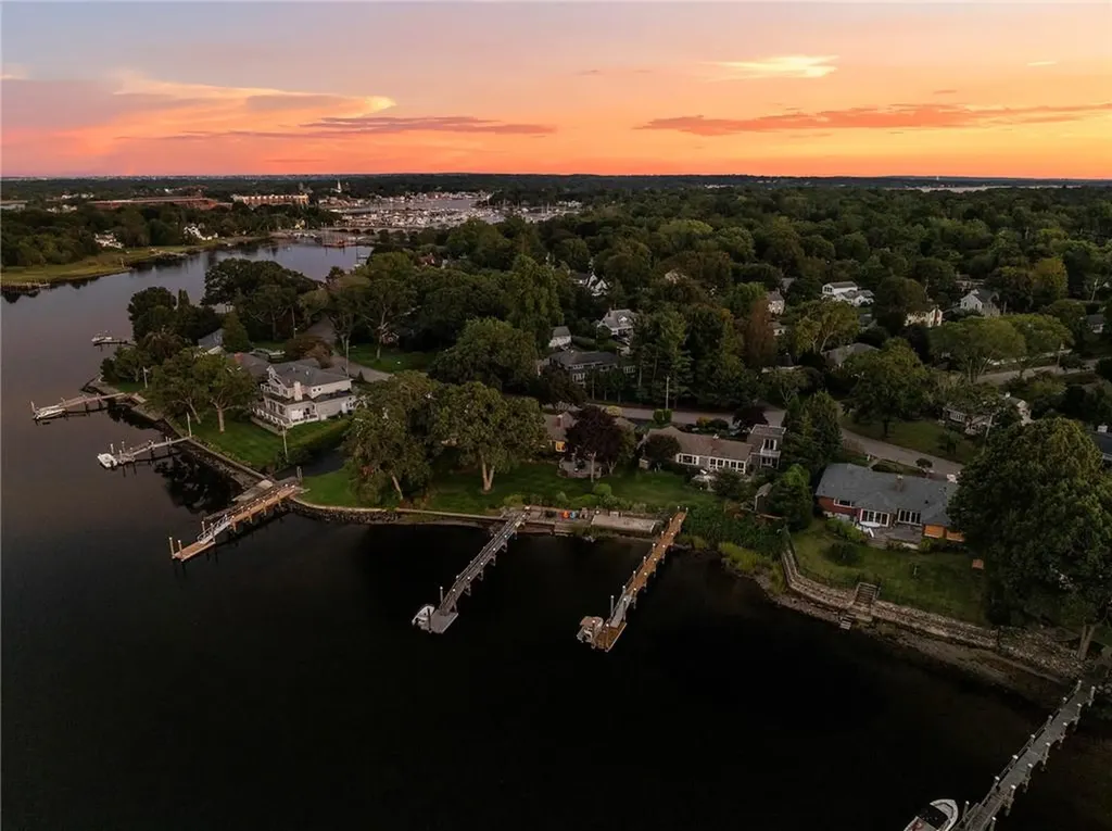 29 Riverside Drive Barrington RI 02806