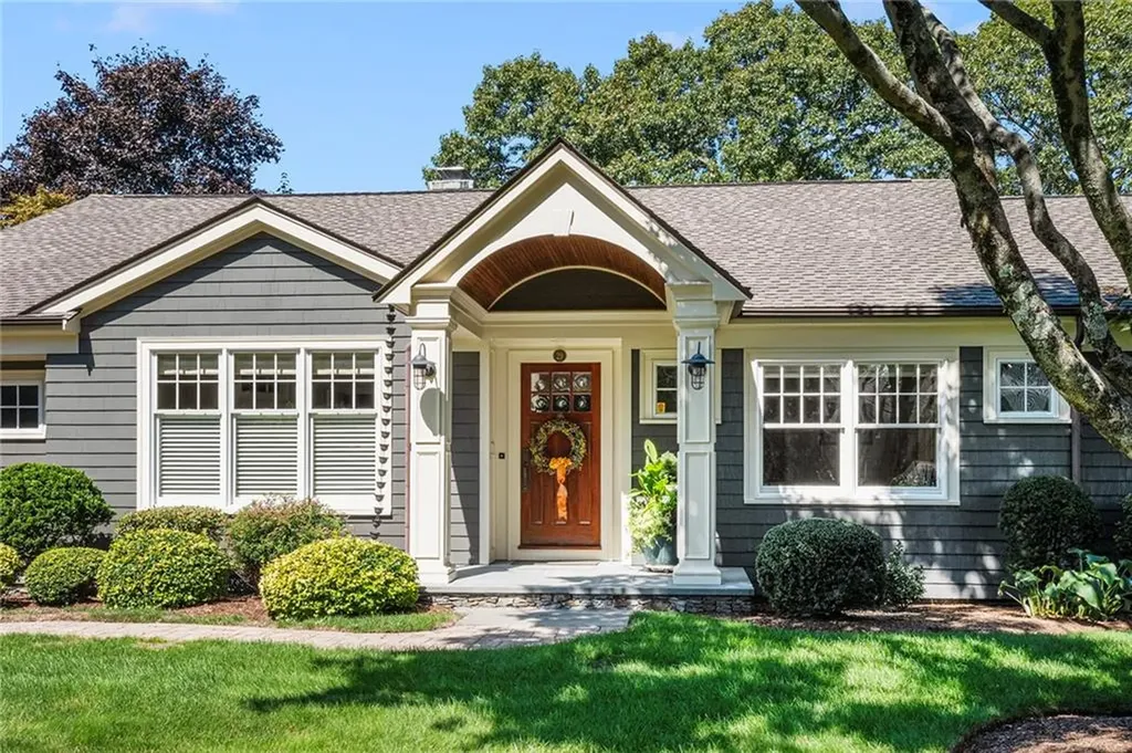 29 Riverside Drive Barrington RI 02806