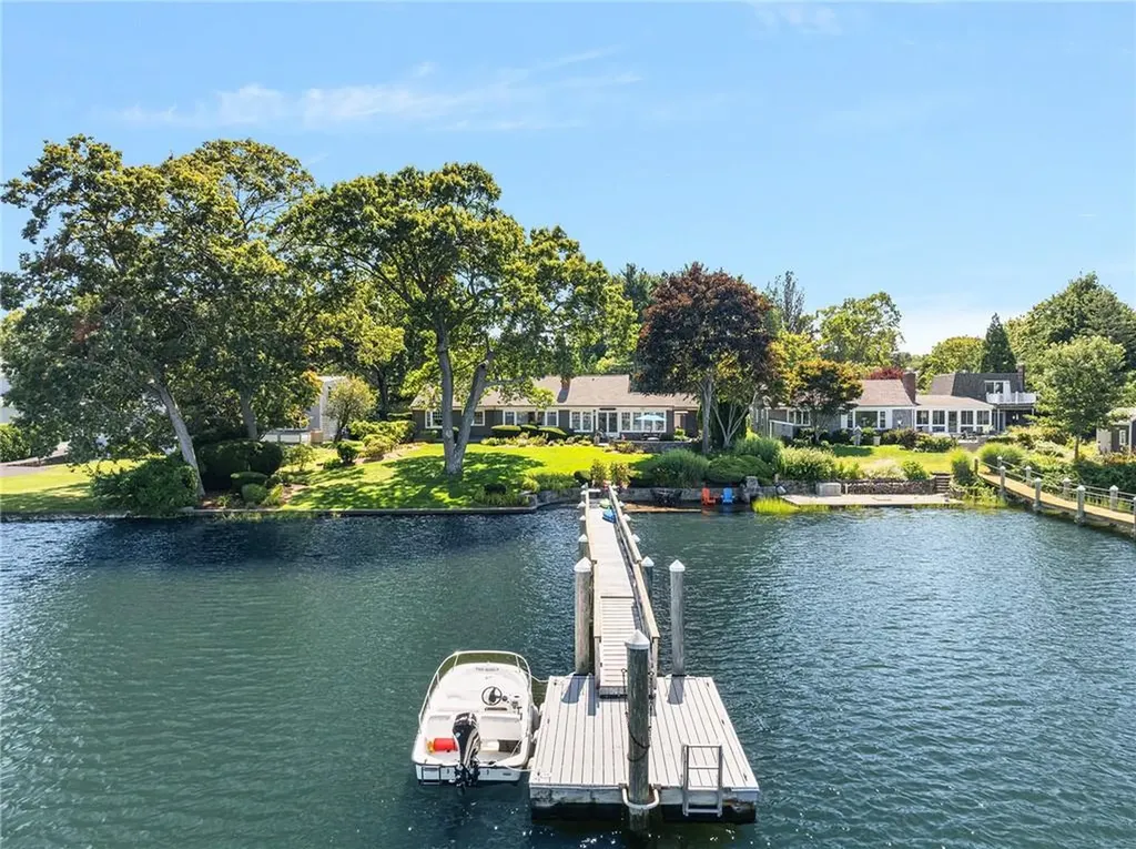 29 Riverside Drive Barrington RI 02806