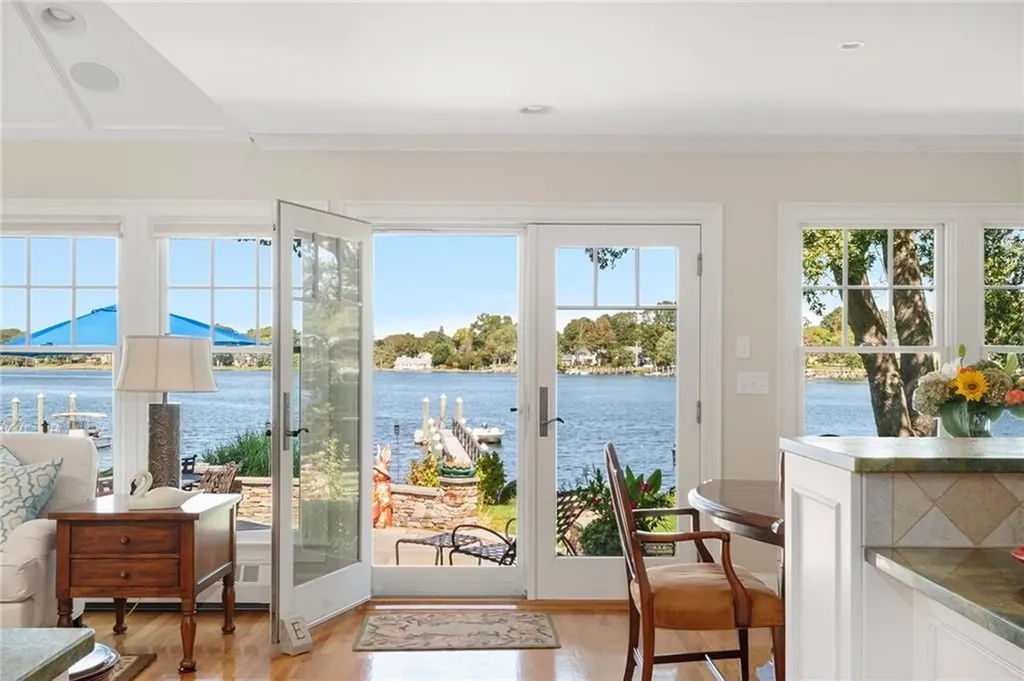 29 Riverside Drive Barrington RI 02806
