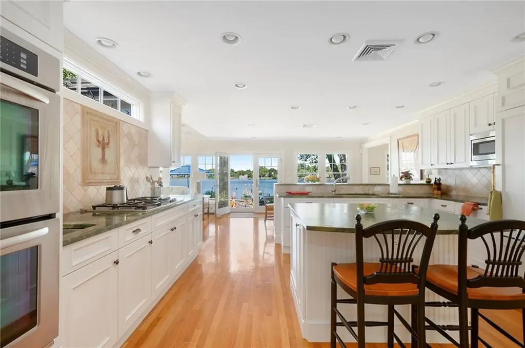 29 Riverside Drive Barrington RI 02806