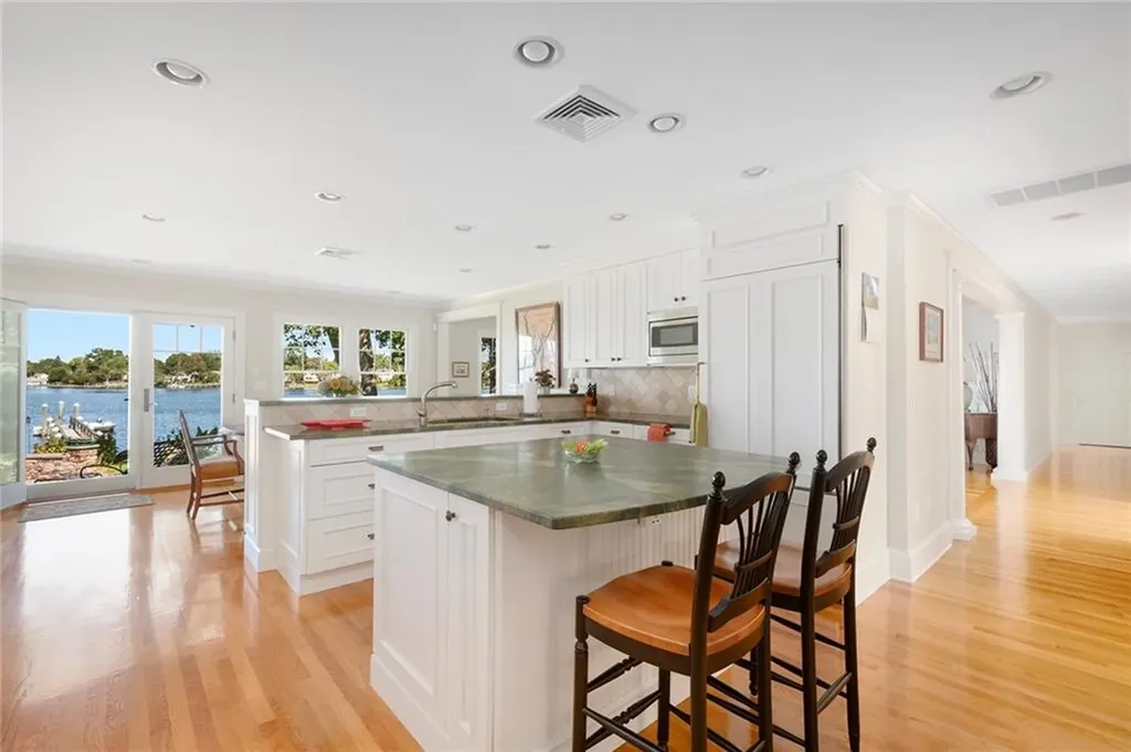 29 Riverside Drive Barrington RI 02806