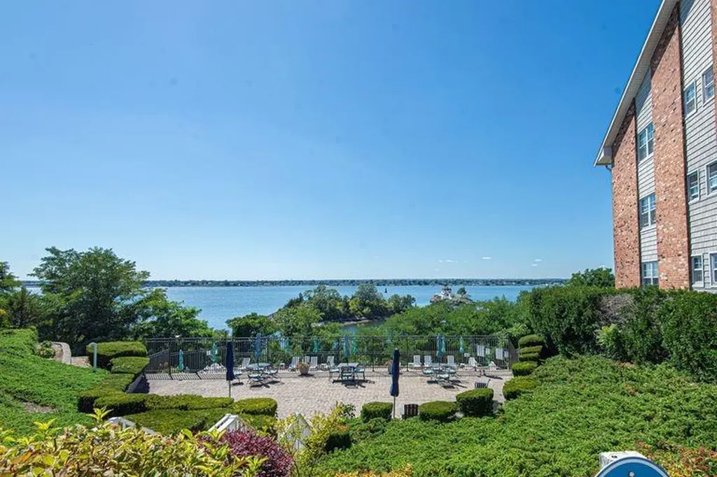 31 Bullocks Point Avenue East Providence RI 02915