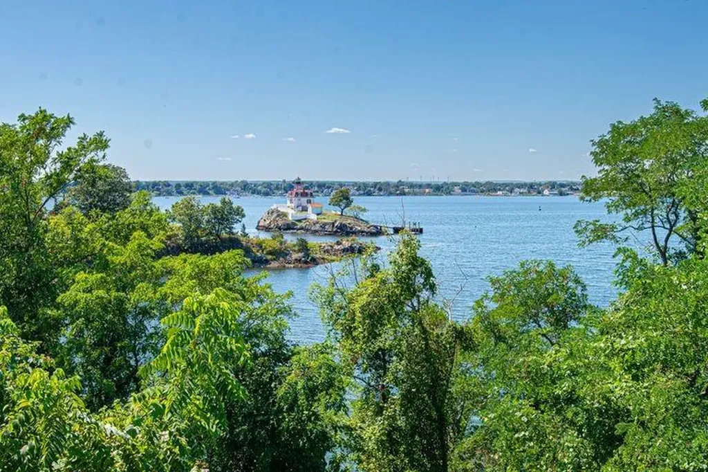 31 Bullocks Point Avenue East Providence RI 02915