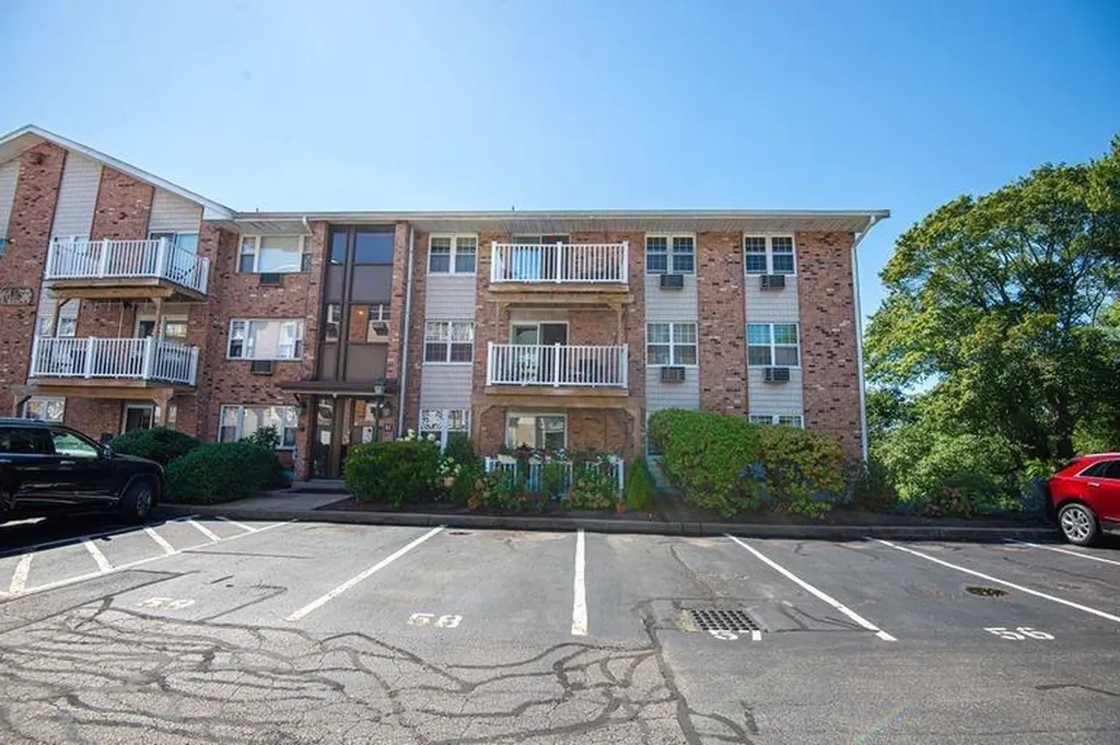 31 Bullocks Point Avenue East Providence RI 02915