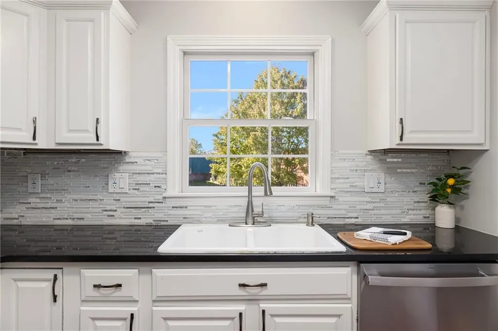 231 Maple Avenue Newport RI 02840