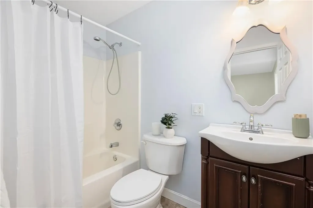 231 Maple Avenue Newport RI 02840