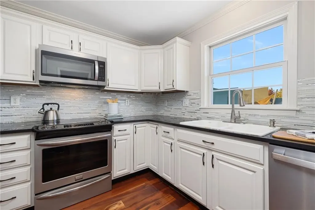 231 Maple Avenue Newport RI 02840
