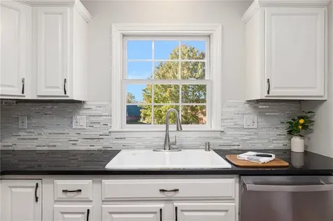 231 Maple Avenue Newport RI 02840