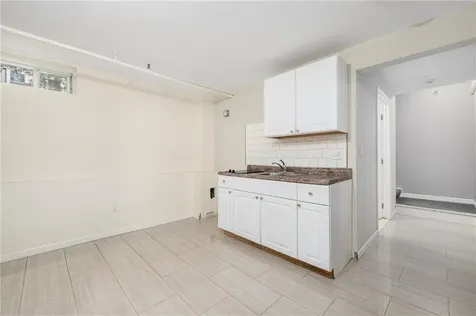 231 Maple Avenue Newport RI 02840