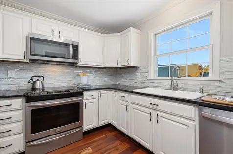 231 Maple Avenue Newport RI 02840