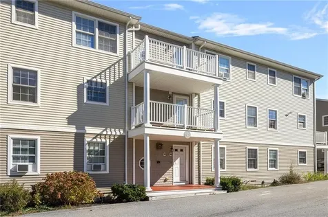 231 Maple Avenue Newport RI 02840