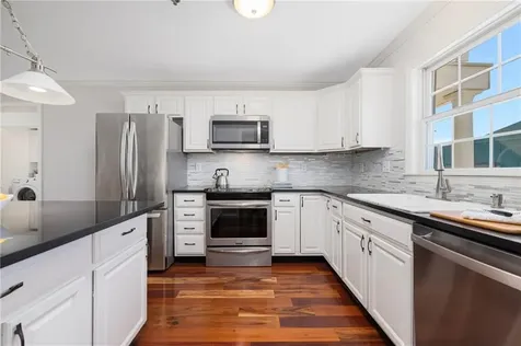 231 Maple Avenue Newport RI 02840