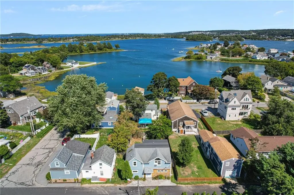 13 Oak Street Portsmouth RI 02871