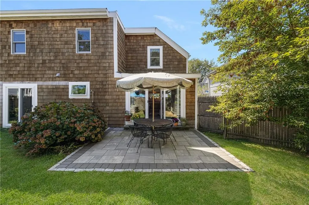 13 Oak Street Portsmouth RI 02871
