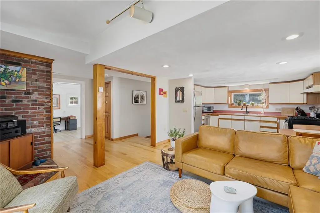 13 Oak Street Portsmouth RI 02871