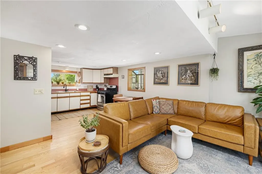 13 Oak Street Portsmouth RI 02871