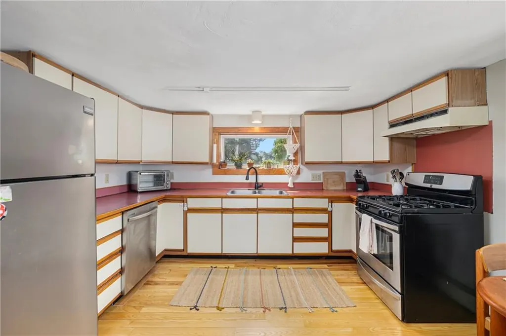 13 Oak Street Portsmouth RI 02871