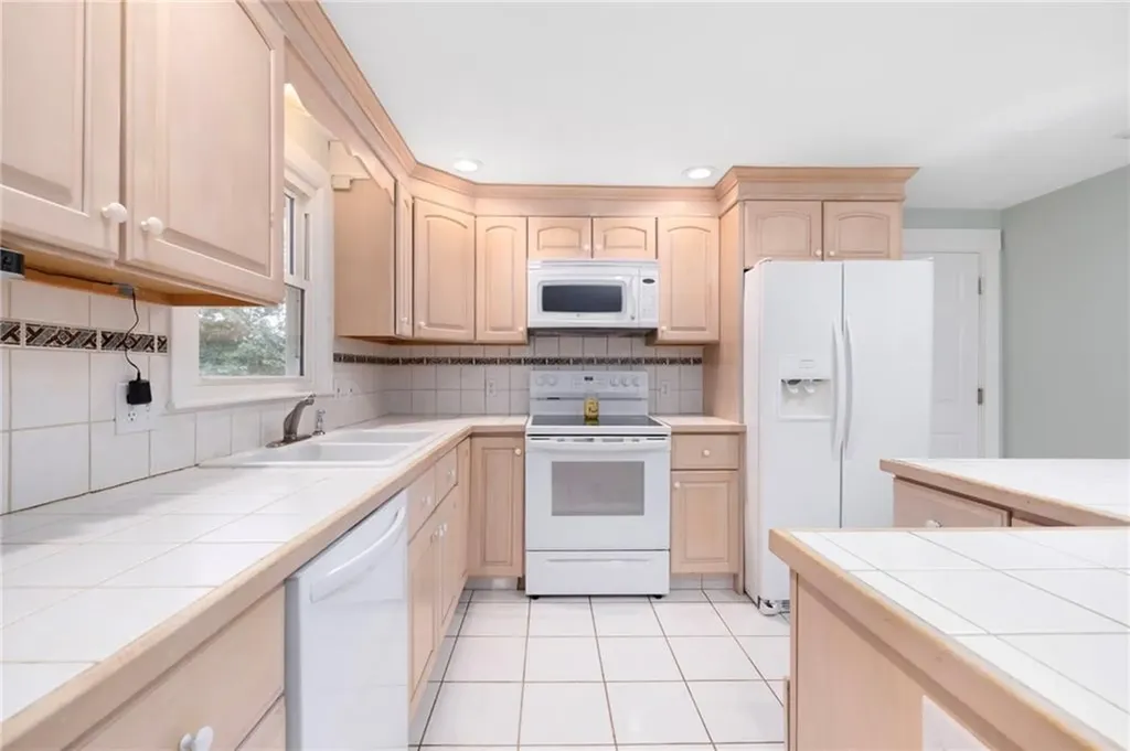 31 Pond View Drive Coventry RI 02816
