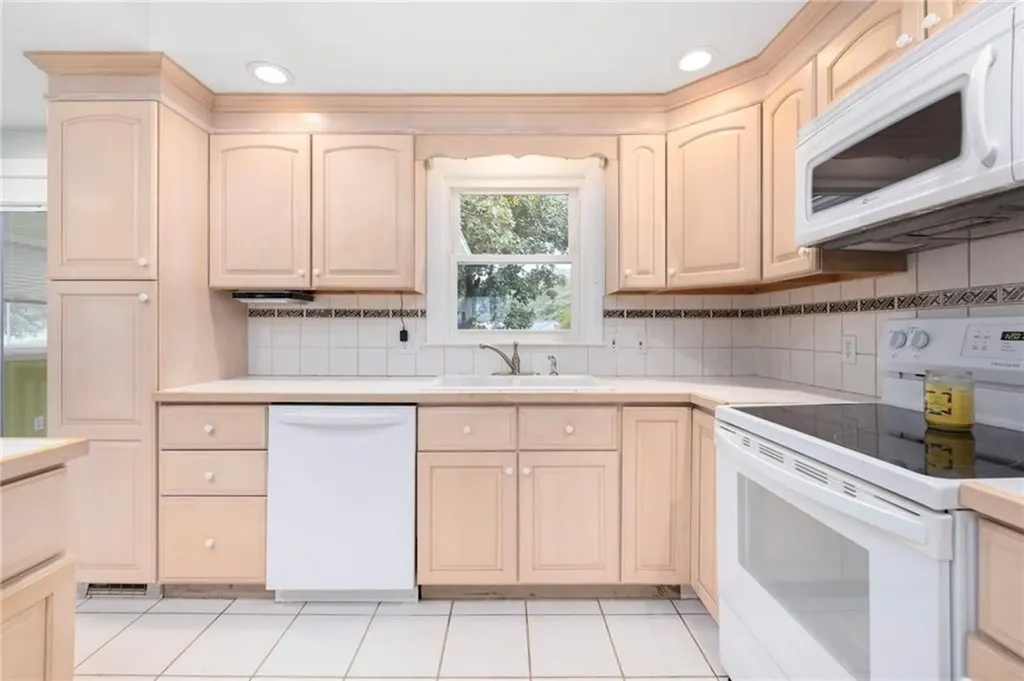 31 Pond View Drive Coventry RI 02816