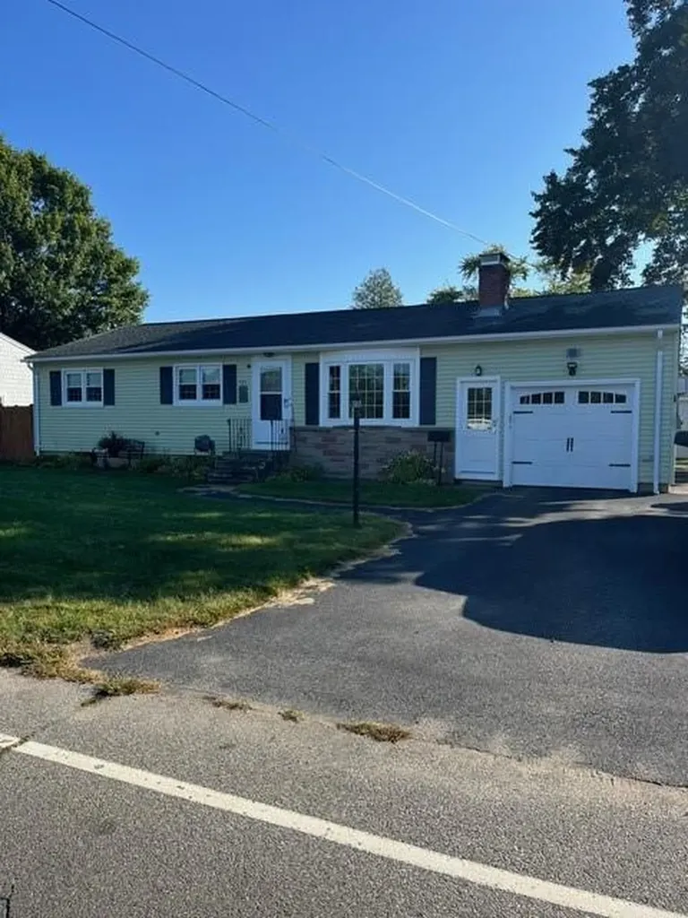 568 Buttonwoods Avenue Warwick RI 02886