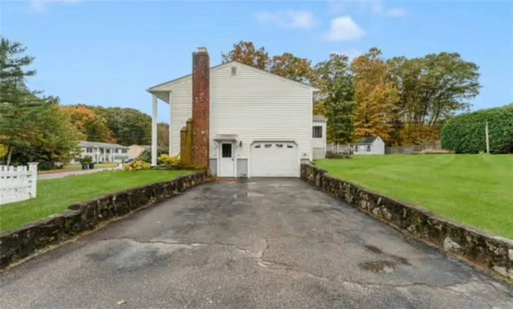 22 Glenwood Drive Coventry RI 02816