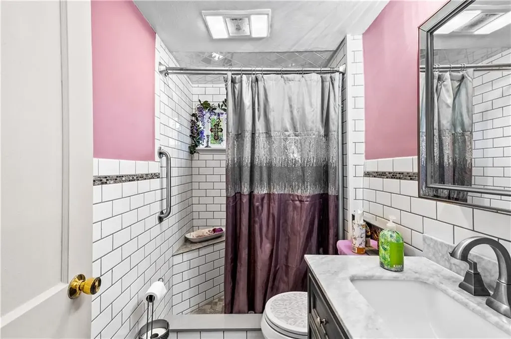 137 Strawberry Field Road Warwick RI 02886