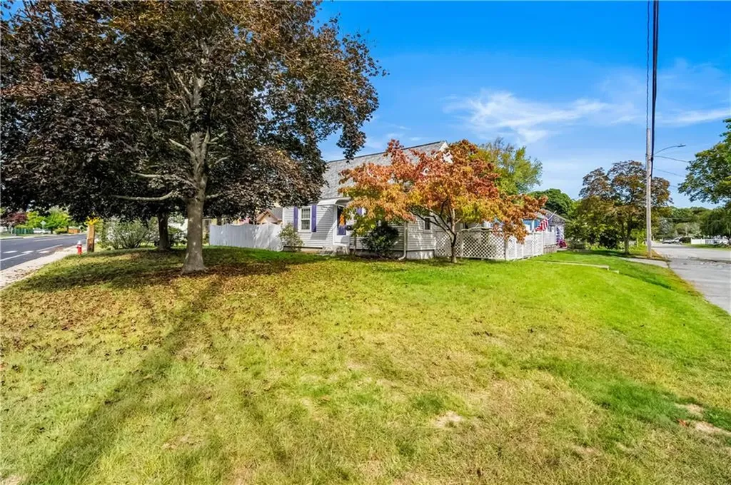 137 Strawberry Field Road Warwick RI 02886