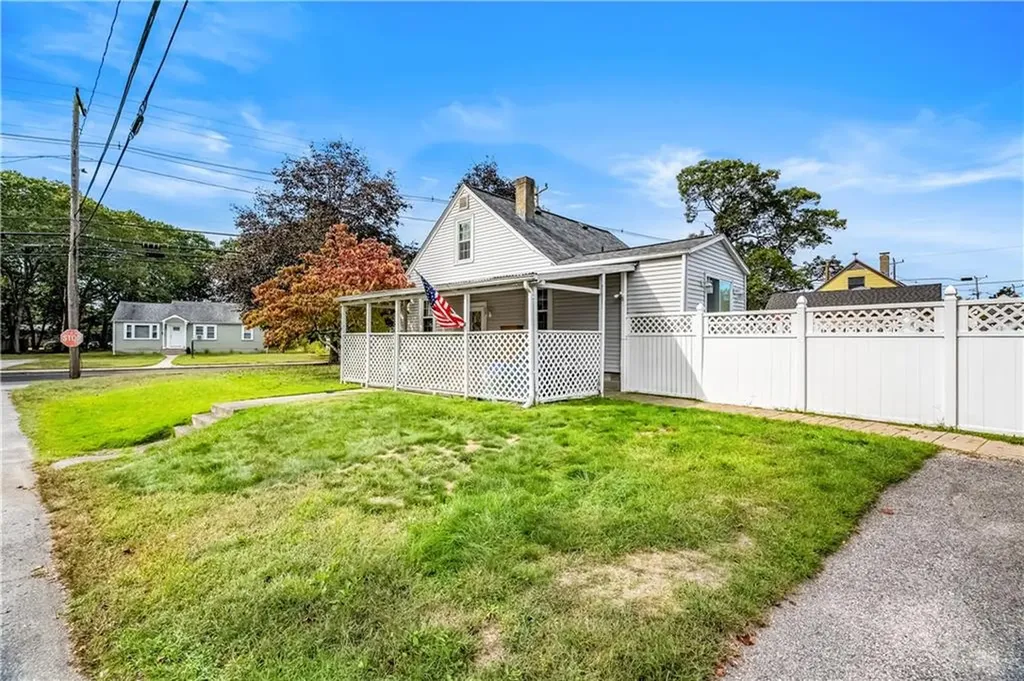 137 Strawberry Field Road Warwick RI 02886