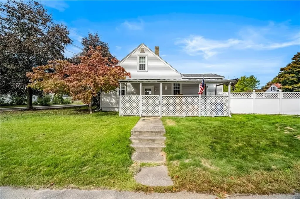 137 Strawberry Field Road Warwick RI 02886