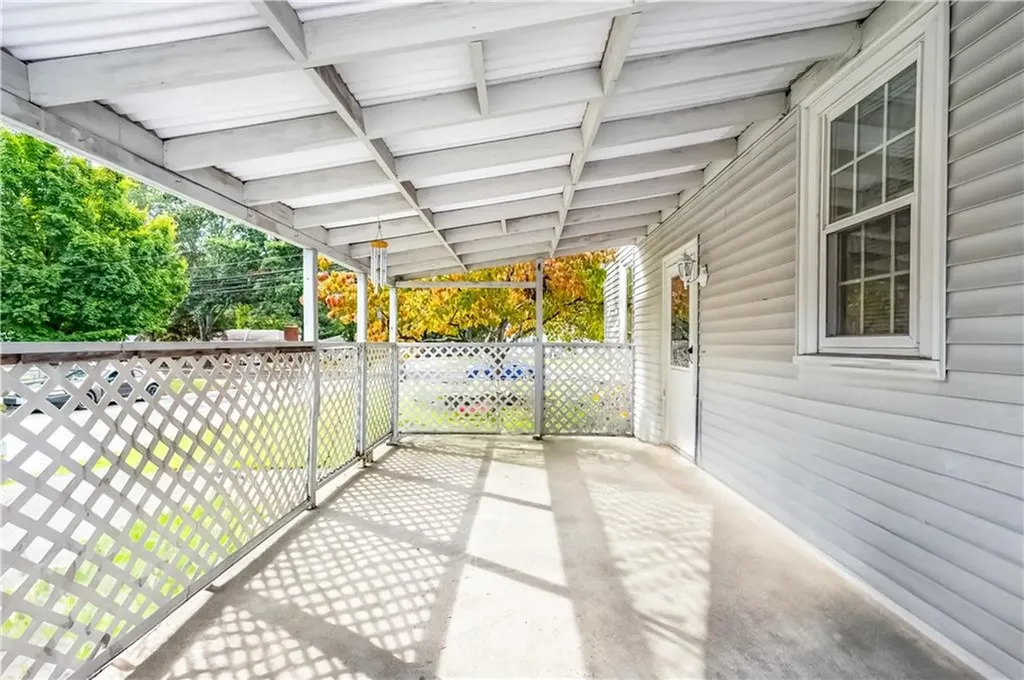 137 Strawberry Field Road Warwick RI 02886